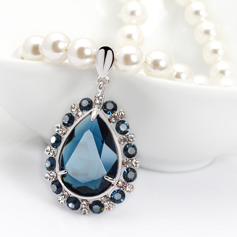 Rhinestone Pendant Necklace