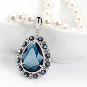 Rhinestone Pendant Necklace