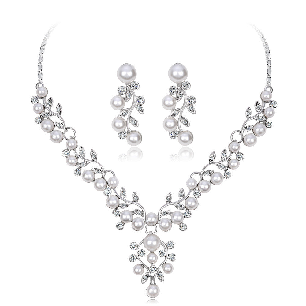 Drop Floral Pearl And Stones Necklace Set