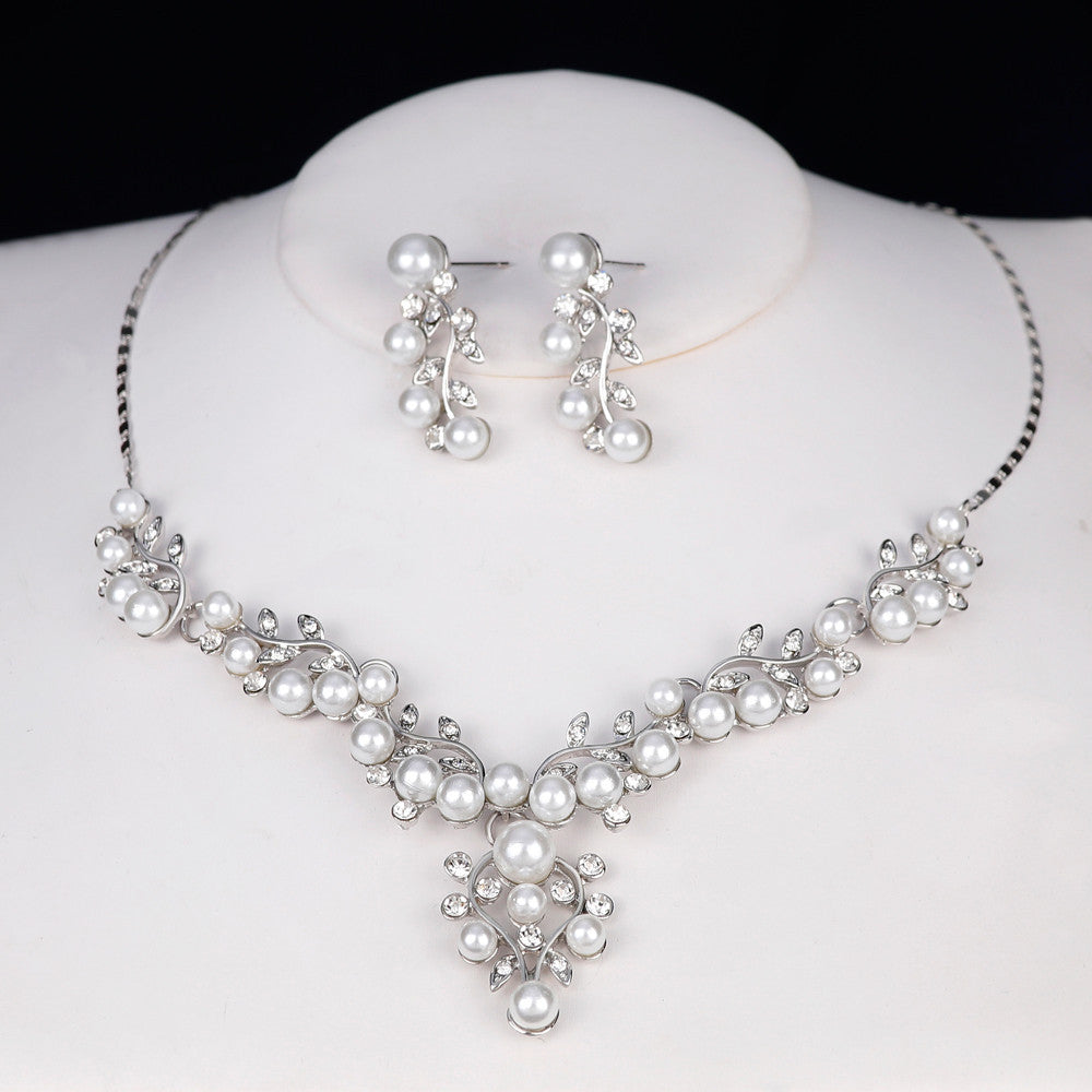 Drop Floral Pearl And Stones Necklace Set