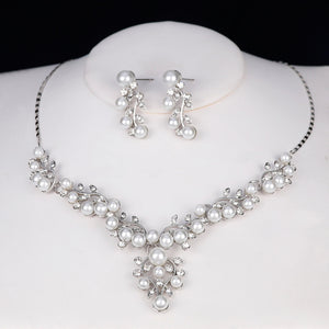 Drop Floral Pearl And Stones Necklace Set