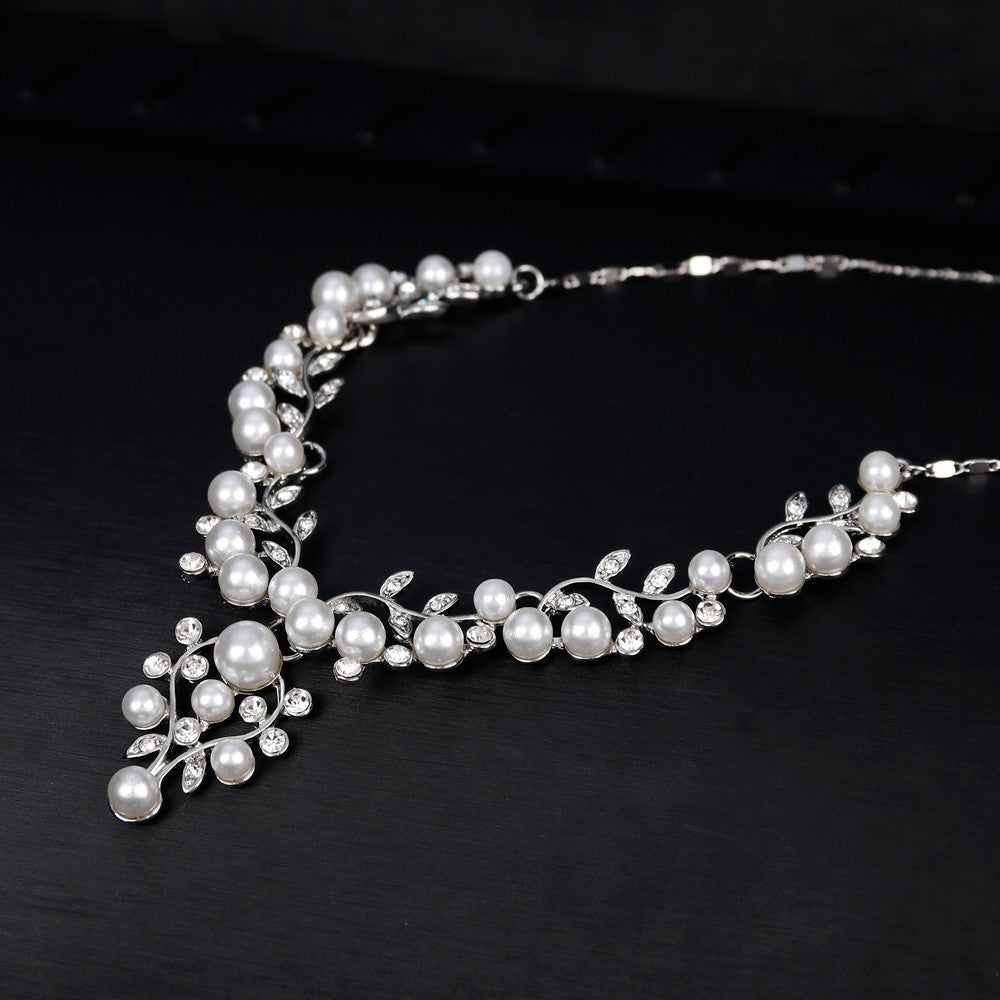 Drop Floral Pearl And Stones Necklace Set
