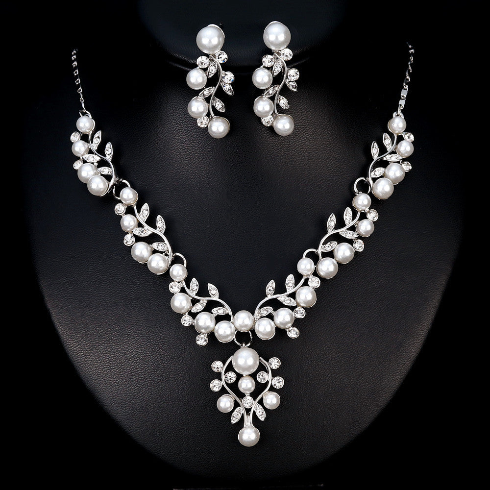 Drop Floral Pearl And Stones Necklace Set