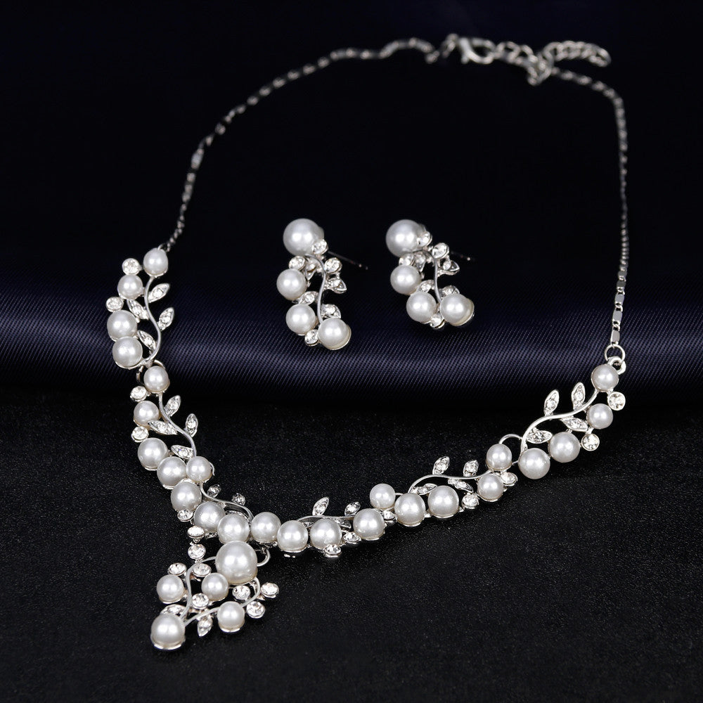 Drop Floral Pearl And Stones Necklace Set