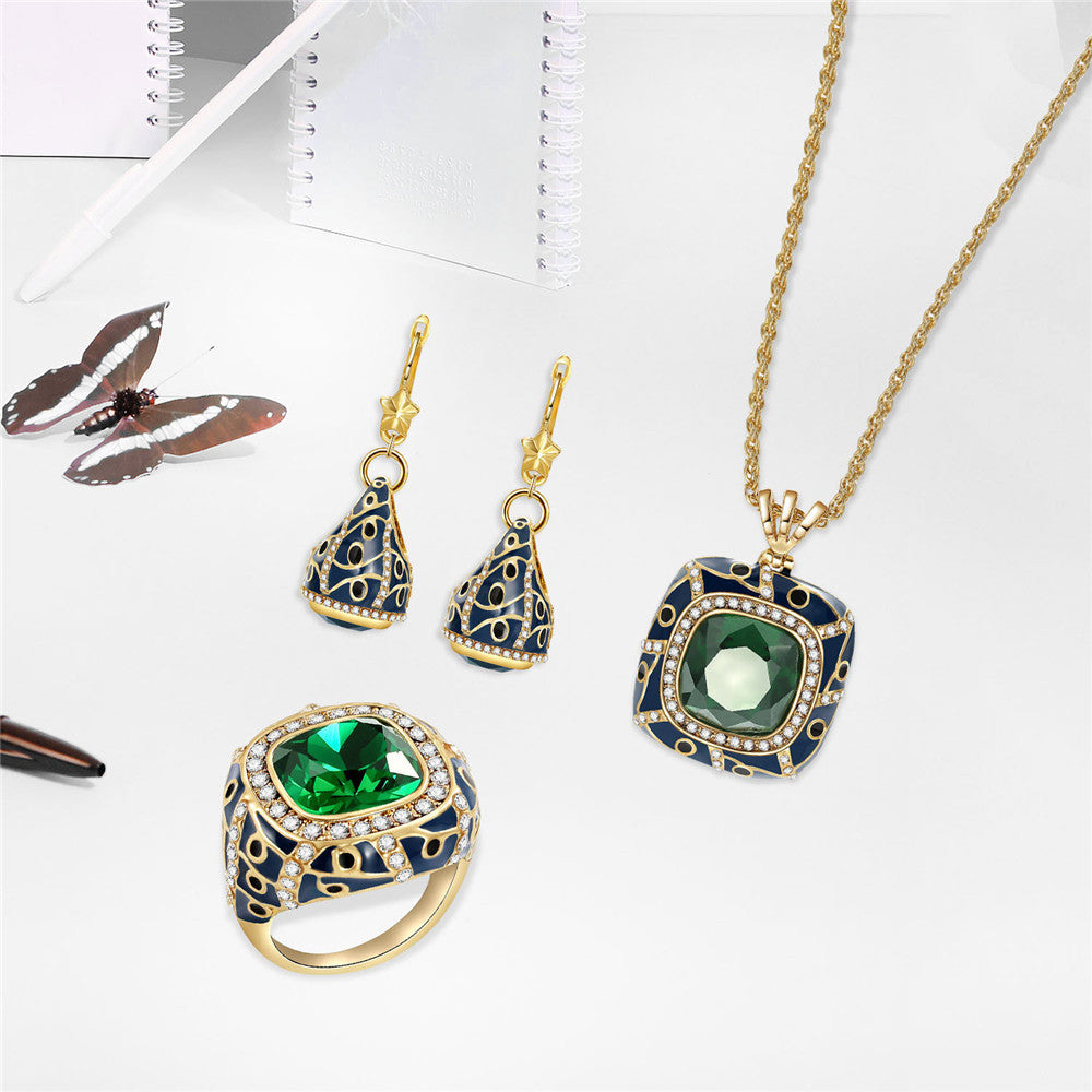 The Elizabeth Necklace Sets